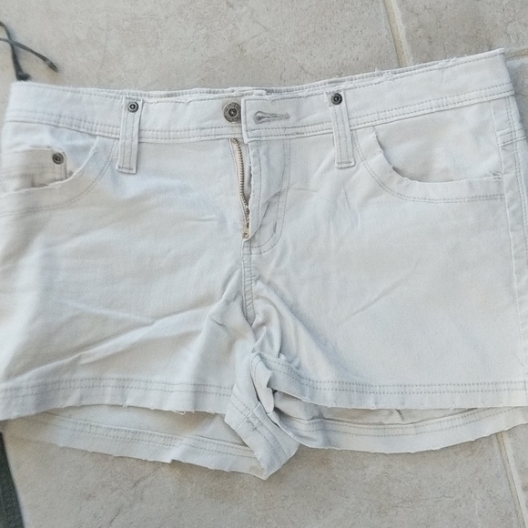 Size 9 khaki jean shorts and gray Capris - Picture 2 of 8